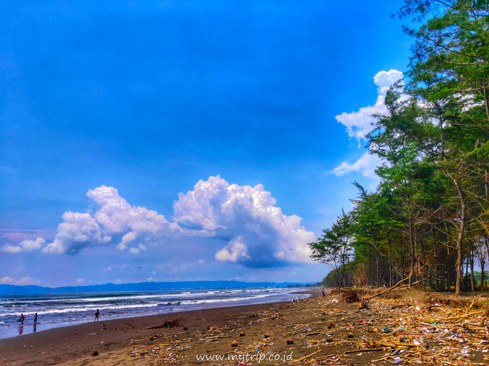 Kemiren Beach: The Secret Sunset Spot That Has People Queuing for 4 Hours at Year's Start!